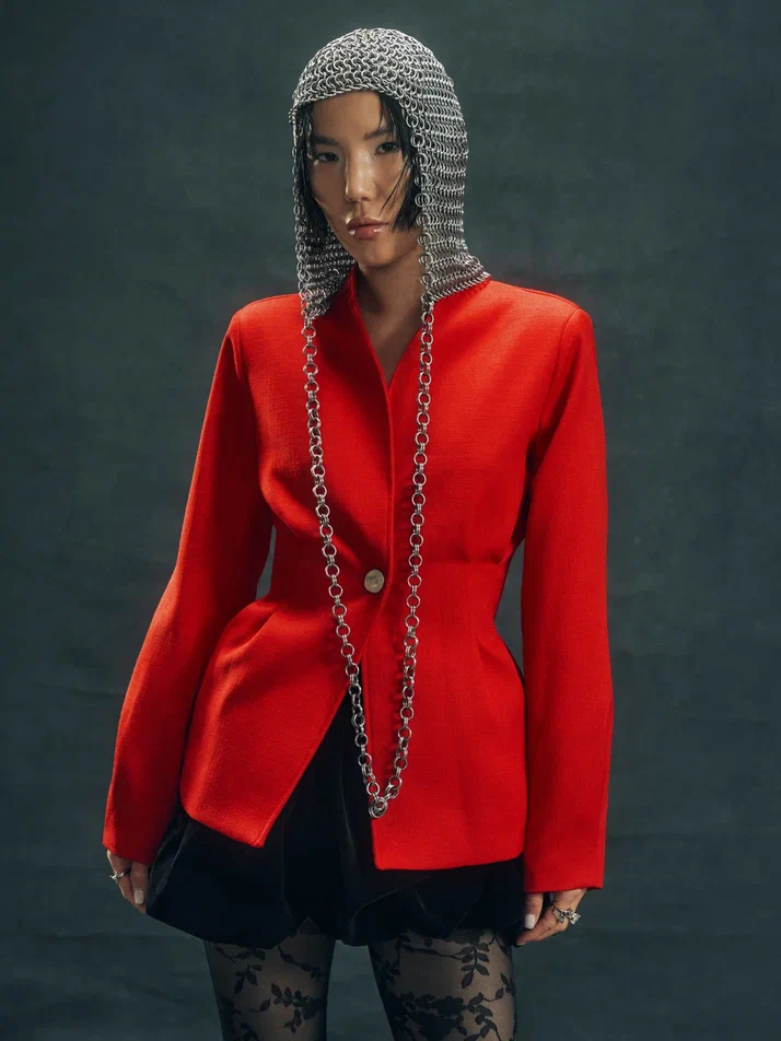 Жакет приталенный с защипами