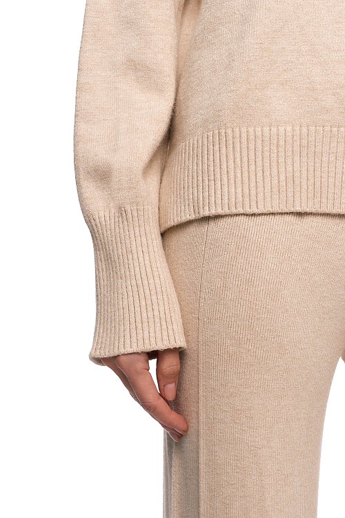 Костюм трикотажный с разрезами