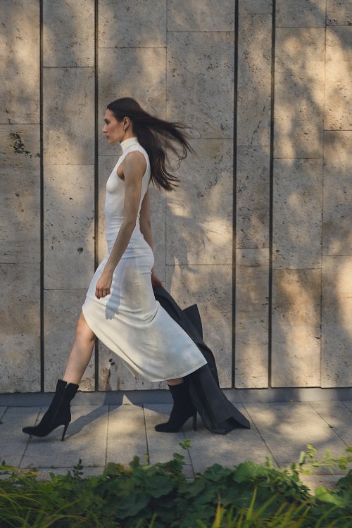 Платье вязаное с разрезом