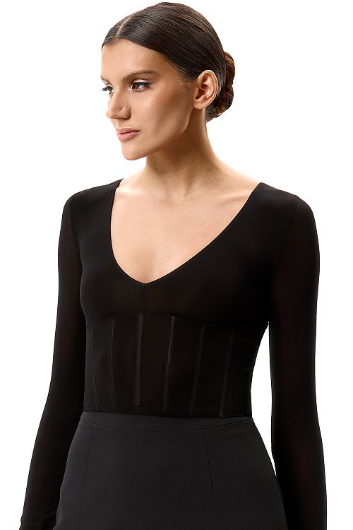 Топ с корсетными вставками и V-образным вырезом