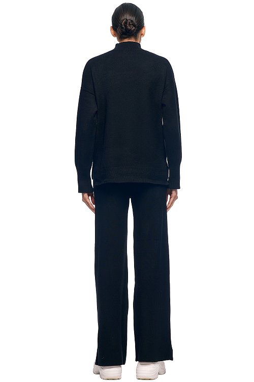 Костюм трикотажный с разрезами