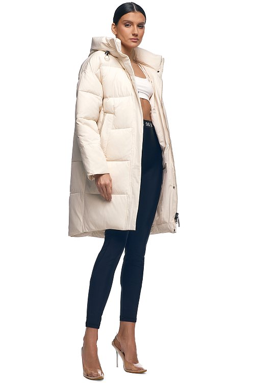 Пуховик удлинённый с капюшоном