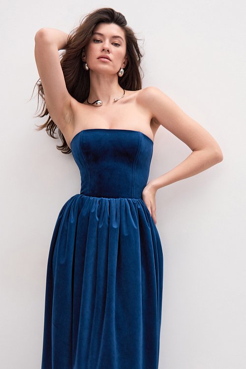 КОРСЕТНОЕ ПЛАТЬЕ-МИДИ ИЗ ПЛОТНОГО БАРХАТА «BLUE VELVET»