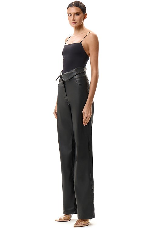 Кожаные брюки с акцентным поясом