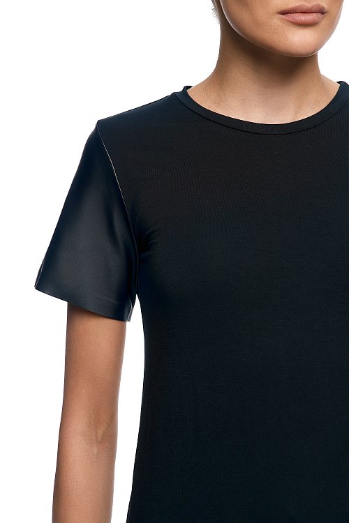 Футболка c кожаными рукавами