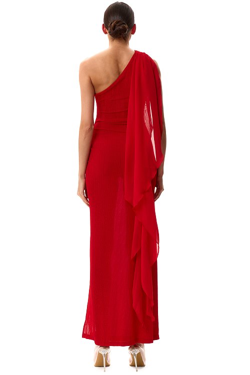 Платье со шлейфом на плече