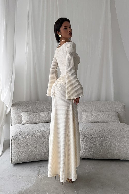 Платье с воланами макси