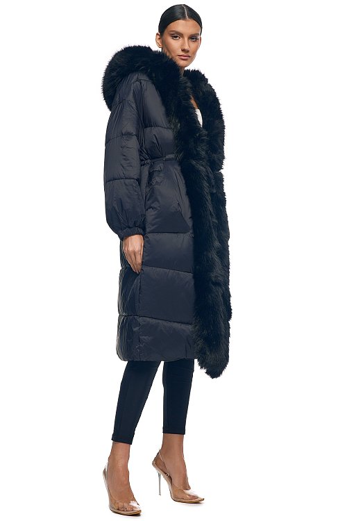 Пуховик удлинённый с мехом