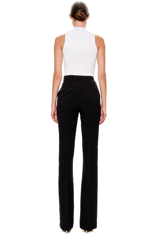 Топ с фигурным вырезом вязаный 