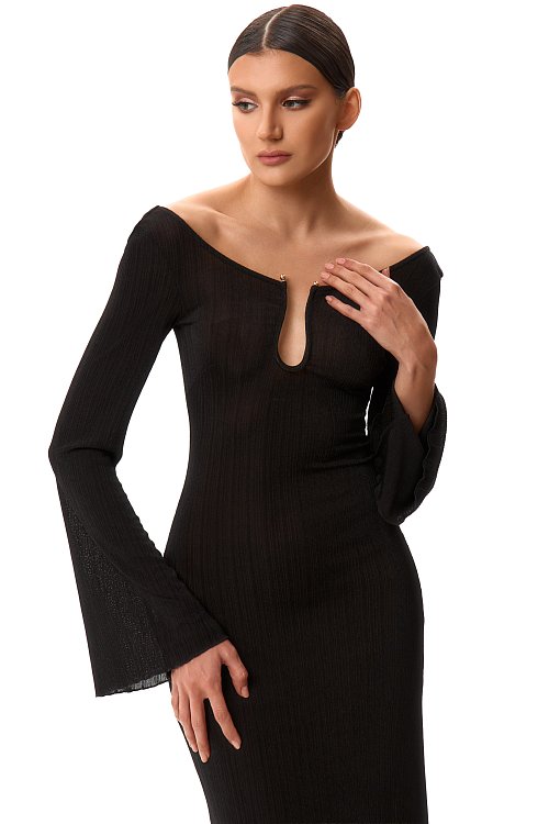 Платье макси с декоративным элементом