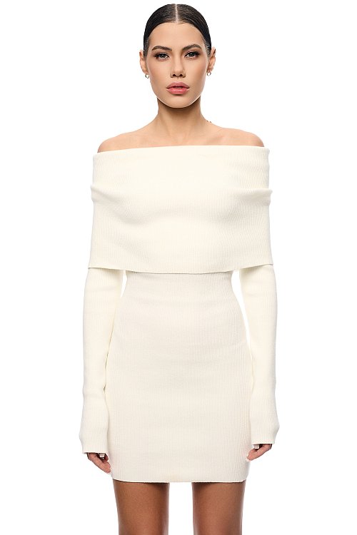 Платье с открытыми плечами