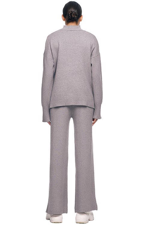 Костюм трикотажный с разрезами