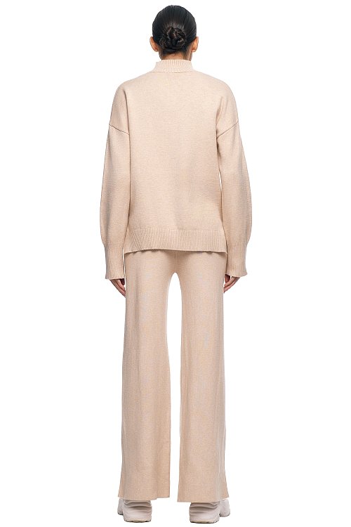 Костюм трикотажный с разрезами